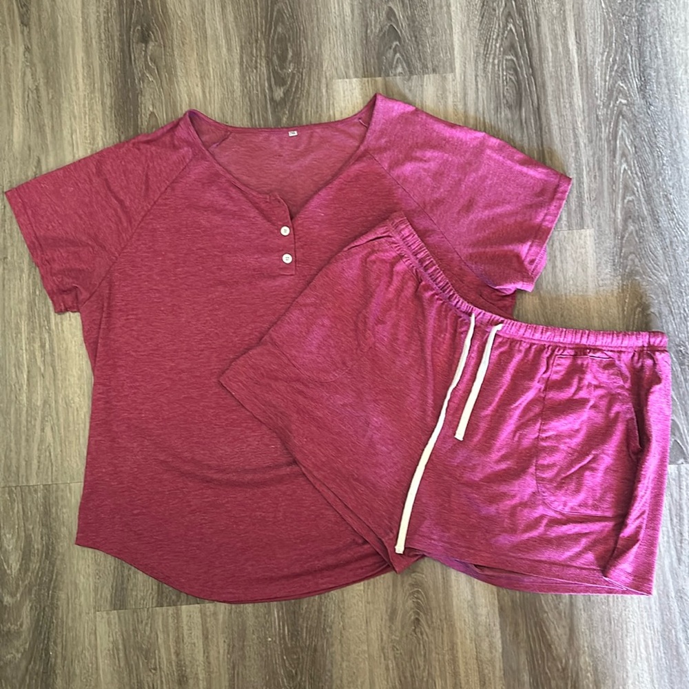 Women’s Plus Size Lounge/ Pajama Set Size: 2XL